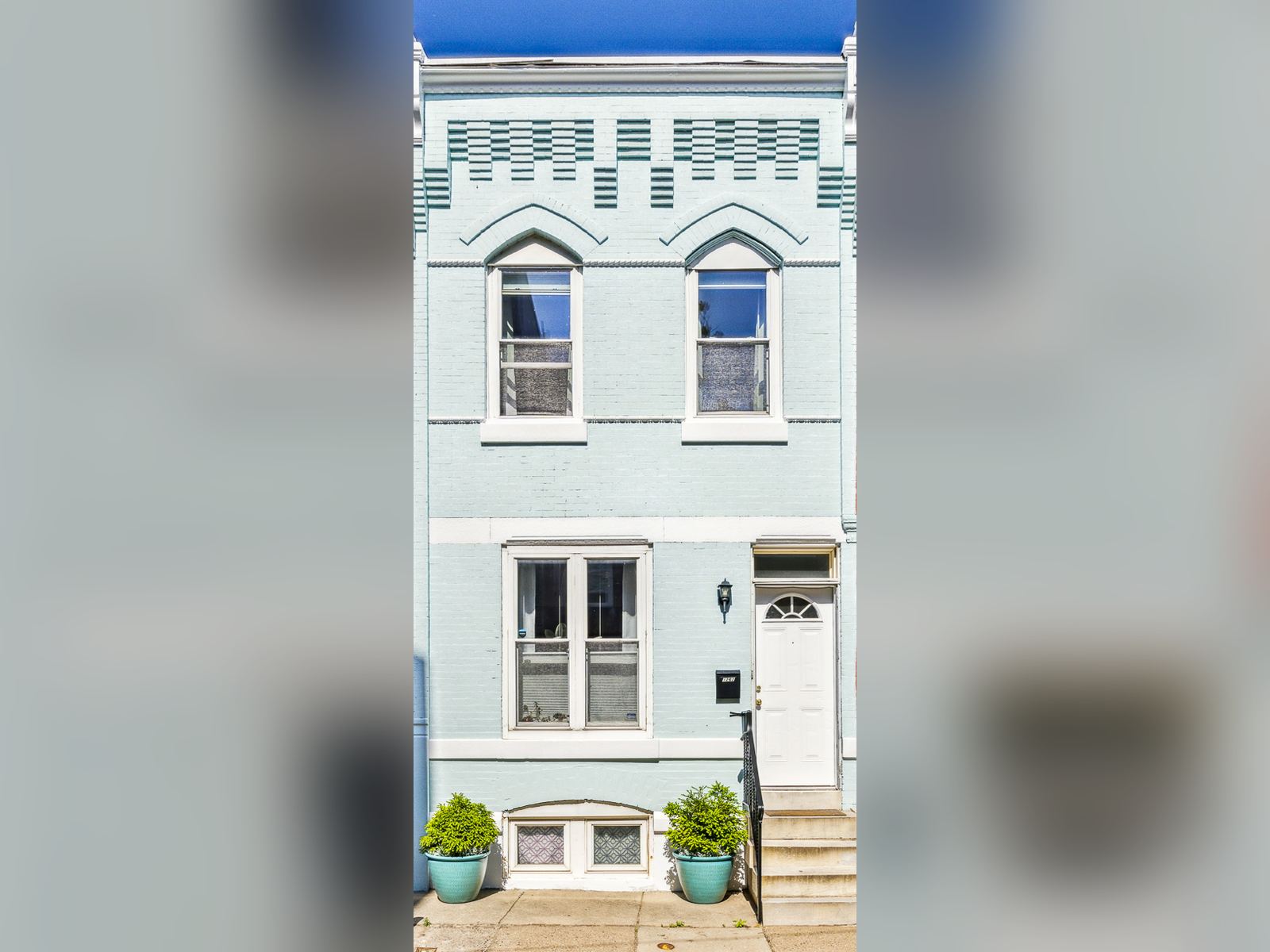 1262 N Dover
